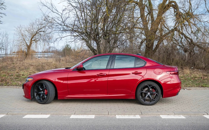 Alfa Romeo Giulia cena 109000 przebieg: 80000, rok produkcji 2018 z Białystok małe 407